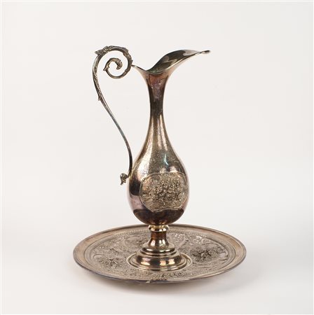 VERSATOIO CON RELATIVO PIATTO IN ARGENTO manifattura italiana sbalzati ed...