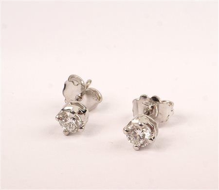 ORECCHINI A LOBO IN ORO BIANCO 18KT con due diamanti taglio brillante per...