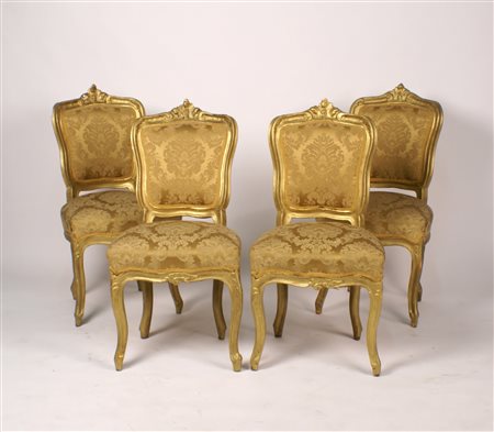 QUATTRO SEDIE IN LEGNO DORATO ED INTAGLIATO vecchia manifattura schienale e...