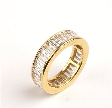 ANELLO FEDE IN ORO GIALLO 18KT con diamanti taglio baguettes per ct 5 circa...