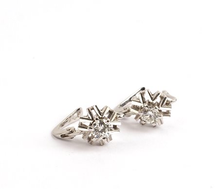 ORECCHINI A MONACHINA in oro bianco 18kt con due diamanti taglio brillante...