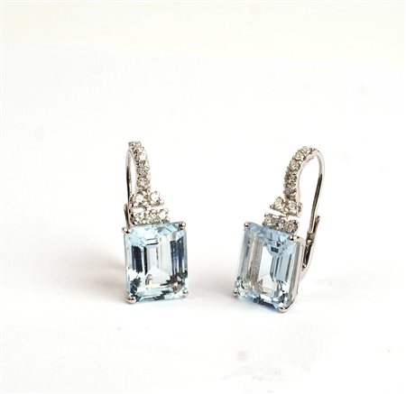 ORECCHINI A MONACHINA IN ORO BIANCO 18KT con due acquamarine taglio smeraldo...