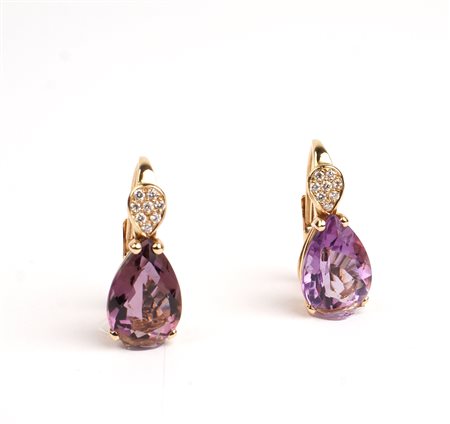 ORECCHINI A MONACHINA IN ORO ROSSO 18KT con due ametiste a goccia sormontate...