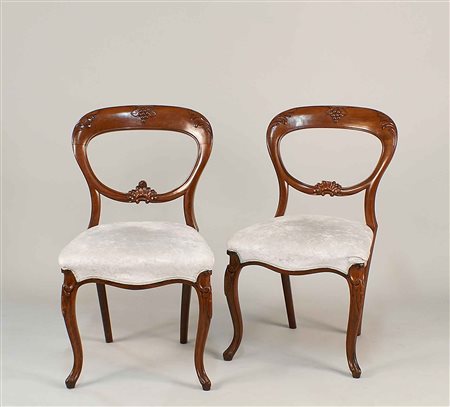 COPPIA DI SEDIE IN MOGANO vecchia manifattura schienale traforato e decorato...