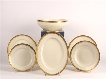 SERVIZIO DI 69 PIATTI manifattura Rosenthal in porcellana avorio con profilo...