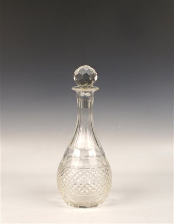 BOTTIGLIA IN CRISTALLO MOLATO CON TAPPO H. 32 cm.