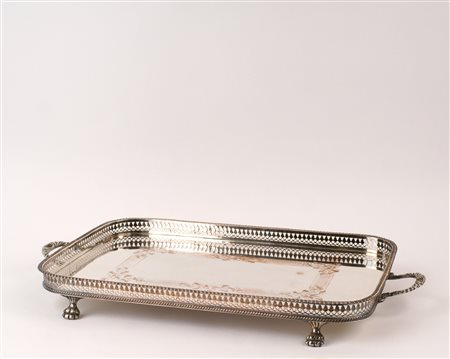 VASSOIO A DUE MANICI IN SHEFFIELD con ringhierina traforata e poggiante su...