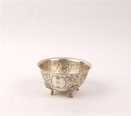 PICCOLA BOWL IN ARGENTO Stati Uniti vecchia manifattura sbalzata a motivi...