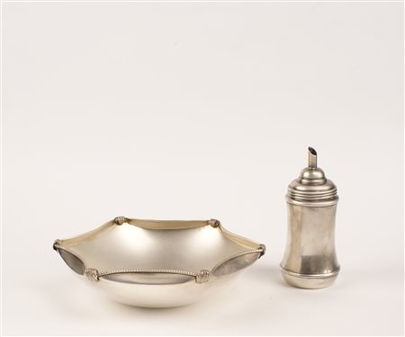 LOTTO IN ARGENTO manifattura italiana composto da un centrotavola ed uno...