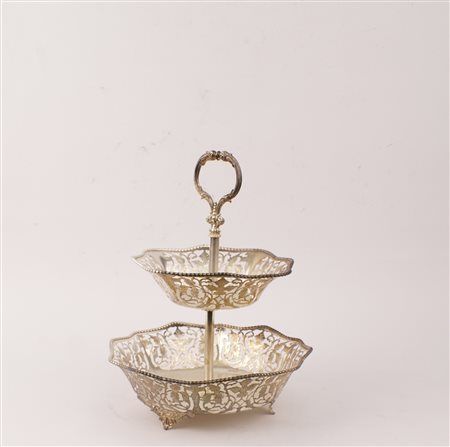 ALZATA IN ARGENTO TRAFORATO A DUE RIPIANI manifattura italiana cm. 29 x 21,5...