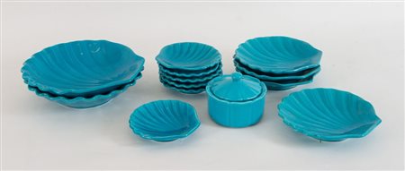 SERVIZIO DI PIATTI a conchiglia azzurra. Lotto composto da 6 piattini, 4...