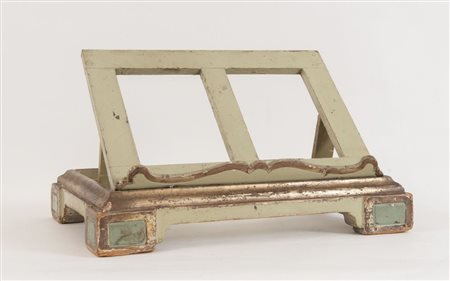 LEGGIO in legno intagliato laccato e dorato a mecca. Emilia, XVIII secolo. Cm...