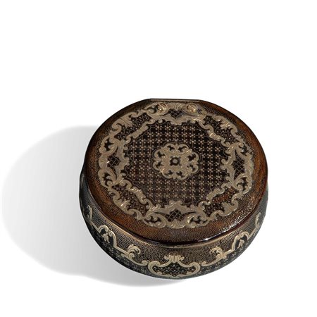 Tabacchiera in tartaruga e oro, prima metà XVIII secolo