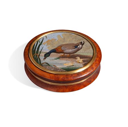 Scatola in radica, oro e micromosaico, primo quarto XIX secolo