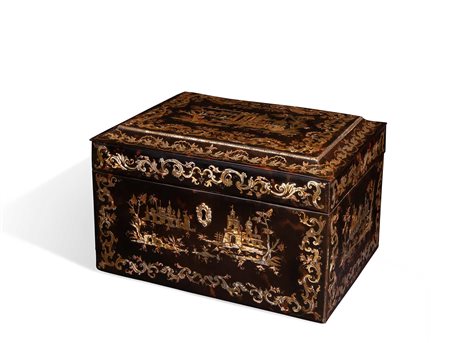 Rara scatola in tartaruga intarsiata in oro, Sarao circa 1740