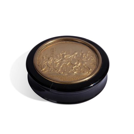 Scatola tonda con inserti in oro, manifattura francese