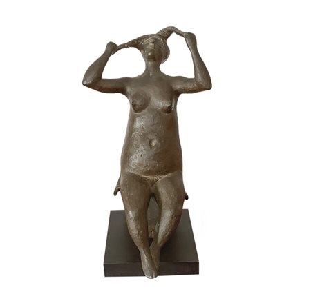 Domenico Tudisco (Catania 1919)  - Donna seduta in bronzo patinato bruno