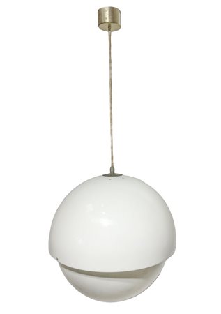  Lampadario con struttura in perspex opalino bianco e dettagli in ottone nichelato.
