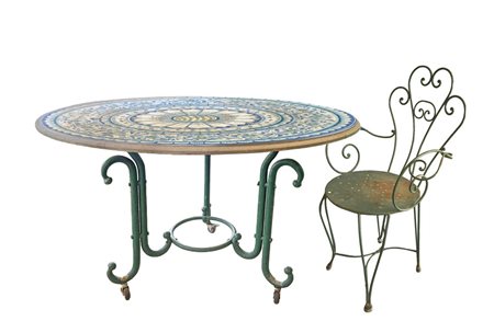 Tavolo rotondo in pietra lavica e n.4 sedie in ferro battuto. , 20th century