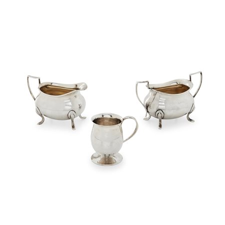 Zuccheriera, lattiera e boccale in argento, Inghilterra, XX secolo