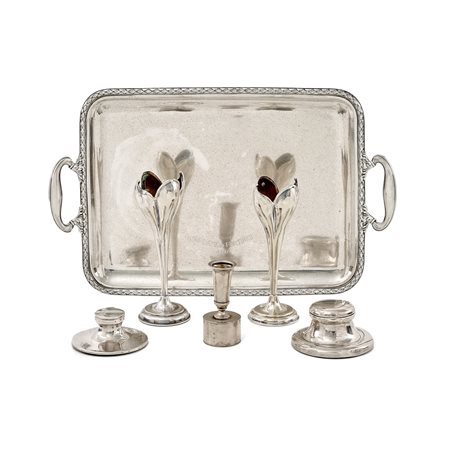 Vassoio e cinque portacandele in argento