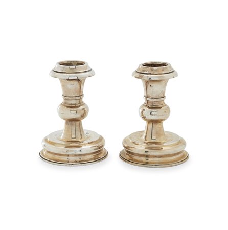 Coppia di portacandele in argento, Italia, XX secolo