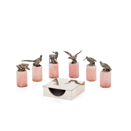 Sei fermacarte e una scatola in argento