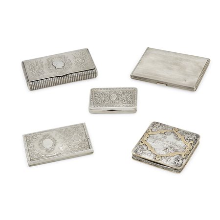 Quattro scatole porta sigarette e un'agendina in argento, Italia XX secolo