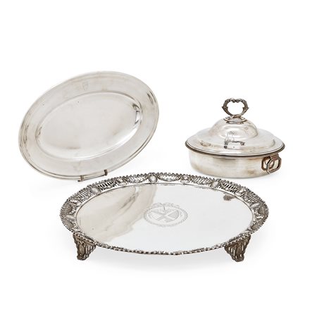 Vassoio, zuppiera e piatto in argento