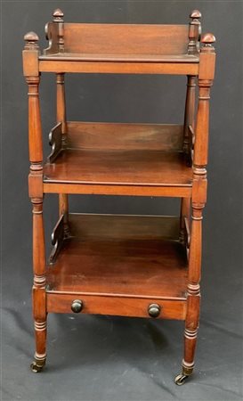 Etagere a tre ripiani con cassetti nellla base, montanti torniti e fasce sagoma