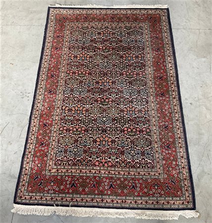 Tappeto floreale, India, secolo XX. Decoro "millefleur" a riserve (Difetti)(cm