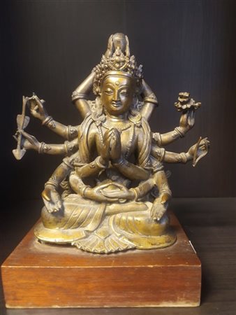 Scultura in bronzo raffigurante avalokiteshvara dalle dodici braccia, base in l