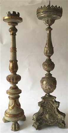 Lotto composto da due antiche torciere, di cui una in legno intagliato, laccato