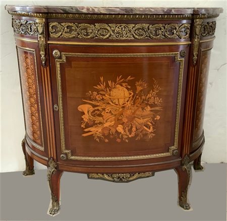 Credenza demi lune lastronata, fianchi intarsiati a marqueterie e fiori, anta i