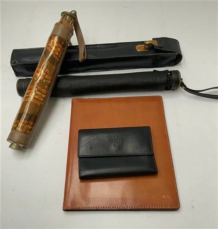 Lotto composto da due ombrellini pieghevoli con custodia, un porta documenti mo