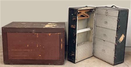 Lotto composto da un baule da viaggio con divisori interni e vano con grucce ed