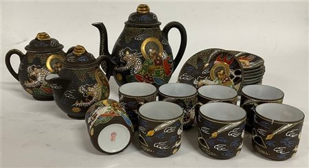 Manifattura di Satsuma, parte di servizio da tè in porcellana dipinta in policr