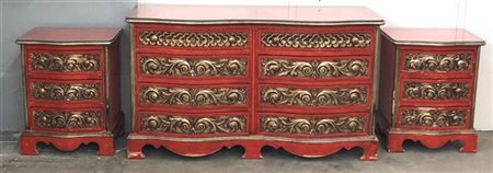 Fornitura da camera composta da un comò a otto cassetti su fronte mossa e una c