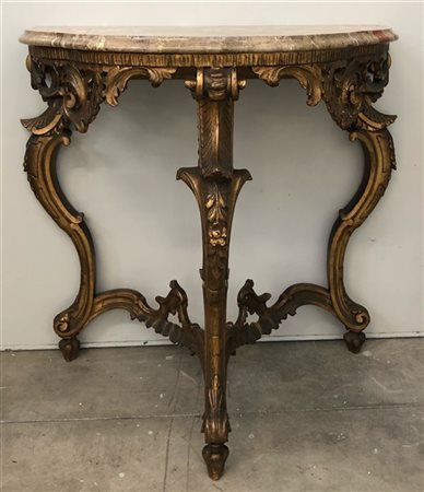 Console a demilune in legno intagliato e dorato con gambe mosse riunite da trav