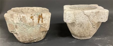 Lotto di due mortai a quattro anse in pietra ( h max cm 19) (difetti e restauri