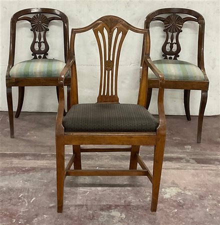 Lotto composto da una coppia di sedie a gondola del secolo XIX e una poltroncin