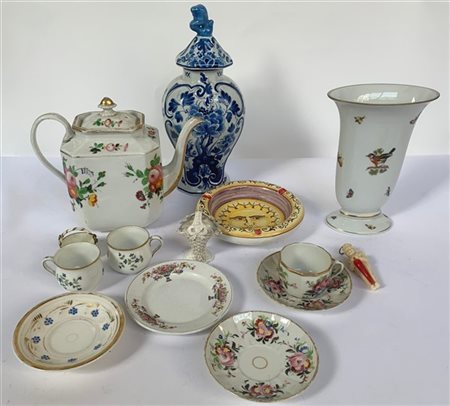 Manifatture diverse, lotto composto da una caffettiera, tre tazzine da caffè, q