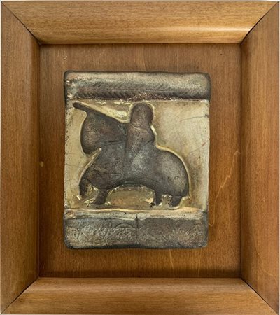 Formella smaltata raffigurante cavaliere a cavallo, entro cornice lignea (cm 24