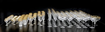 Lotto composto da due parti di servizio in vetro e cristallo con fascia e profi