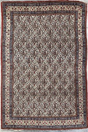 Tappeto Qum, Persia, prima metà del secolo XX. Decoro con file di Gul policromi