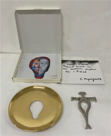 Gabriele Maquignaz Lotto composto da un piatto ed un crocifisso in ceramica smal