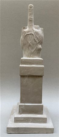 Maurizio Cattelan "L.O.V.E." 
scultura multiplo in cemento - riproduzione scala