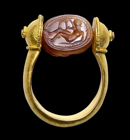 An etruscan agate scarab intaglio set in a gold swivel postclassical ring.Warrior.