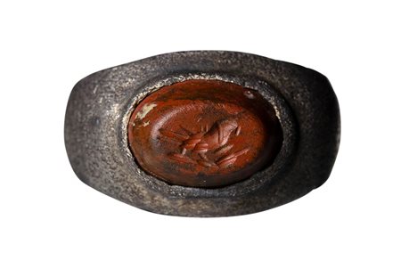 A roman silver ring with red jasper intaglio. Parrot. 