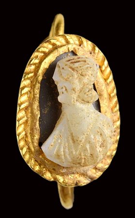 A roman two-layered onyx cameo set in an antique gold earring. 